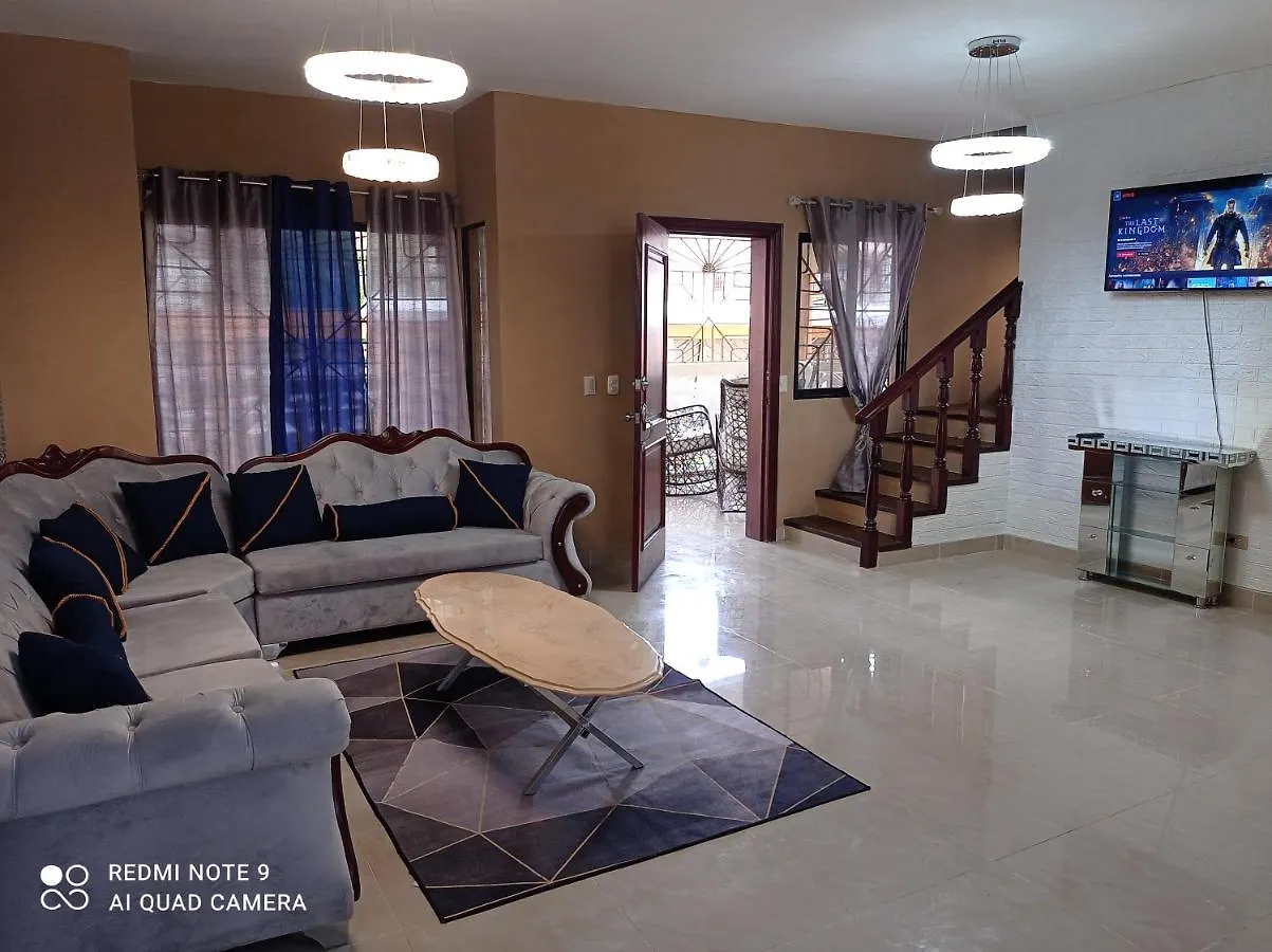 Casa Con Piscina Ideal Para Ti Y Los Tuyos. Santo Domingo Este